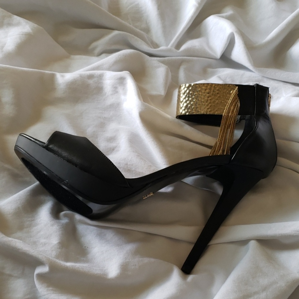 Women's black and gold 5inch heels